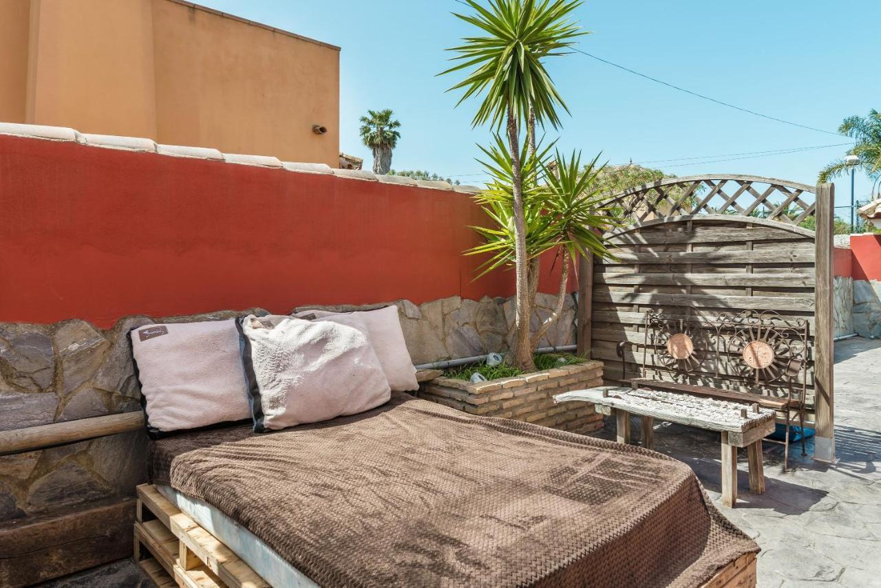 Villa Marty - Mayores De 25 Anos Chiclana de la Frontera Eksteriør billede